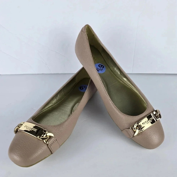NWOT Coach Bianca Blush Pink Flats Pebbled Leather Gold Tone Plaque Size 6.5 - Picture 1 of 11